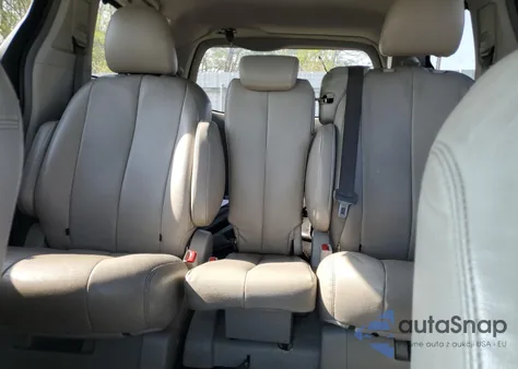 2011 Toyota Sienna Le from USA, damaged, VIN 5TDKK3DC4BS028912